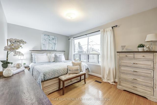 52 Kanarick Cres, House semidetached with 3 bedrooms, 2 bathrooms and 4 parking in Toronto ON | Image 4