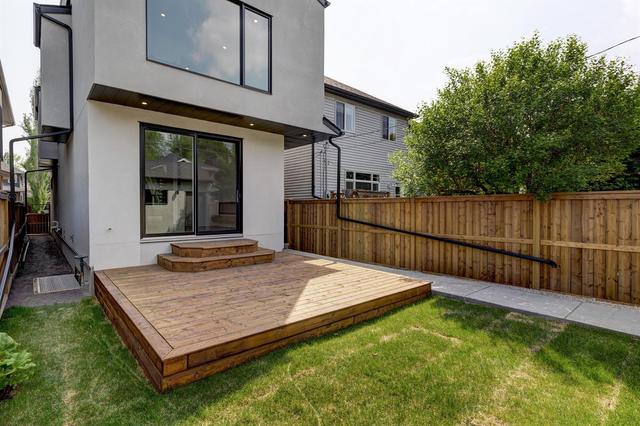 2332 3 Avenue Nw, House detached with 4 bedrooms, 3 bathrooms and 2 parking in Calgary AB | Image 45