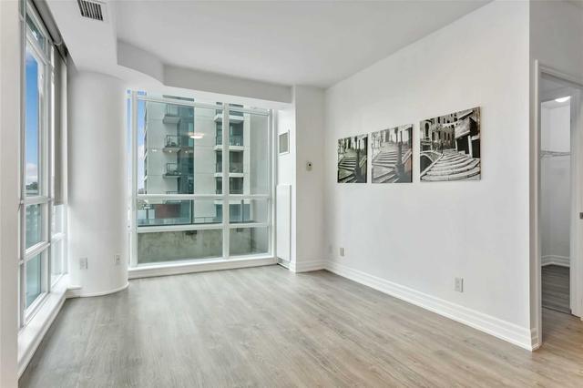 703 - 500 St Clair Ave, Condo with 2 bedrooms, 1 bathrooms and 1 parking in Toronto ON | Image 2