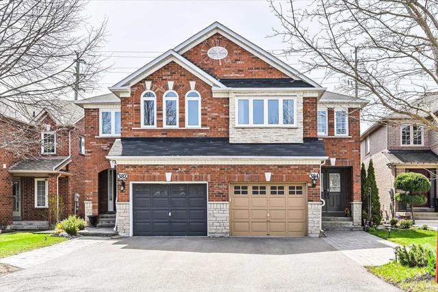 384 Pinnacle Tr, House semidetached with 3 bedrooms, 3 bathrooms and 3 parking in Aurora ON | Image 1
