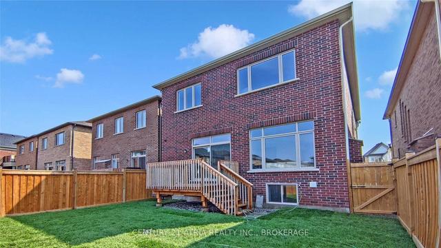 42 Christine Elliot Ave, House detached with 4 bedrooms, 4 bathrooms and 4 parking in Whitby ON | Image 32