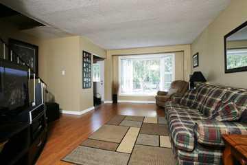 556 Lakeview Ave, House semidetached with 3 bedrooms, 2 bathrooms and 3 parking in Oshawa ON | Image 5