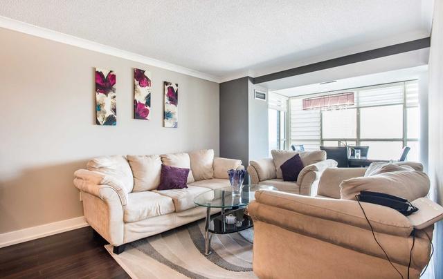 1107 - 400 Webb Dr, Condo with 2 bedrooms, 2 bathrooms and 1 parking in Mississauga ON | Image 2