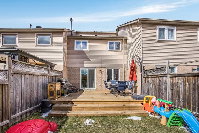 70 Pinebrook Cres, House attached with 3 bedrooms, 2 bathrooms and 3 parking in Whitby ON | Image 30