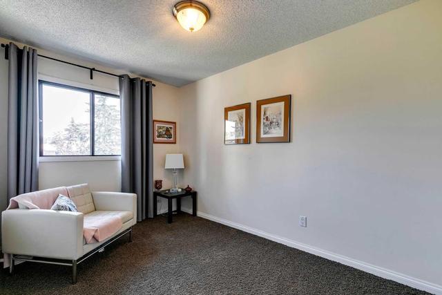 6924 Coach Hill Road Sw, Home with 3 bedrooms, 1 bathrooms and 1 parking in Calgary AB | Image 23