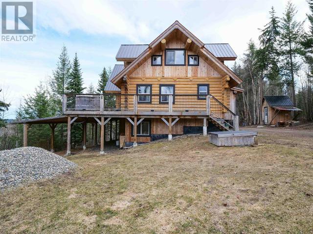 1686 Brennen Road, House detached with 3 bedrooms, 3 bathrooms and null parking in Cariboo B BC | Image 3