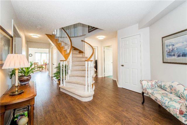 86 Willowbrook Dr, House detached with 4 bedrooms, 3 bathrooms and 2 parking in Whitby ON | Image 3