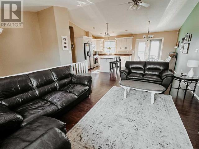 19 Reay Court, House detached with 3 bedrooms, 2 bathrooms and 4 parking in Whitecourt AB | Image 8
