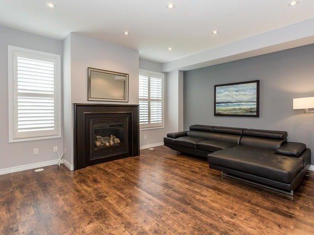 42 Soccavo Cres, Townhouse with 3 bedrooms, 4 bathrooms and 1 parking in Brampton ON | Image 6