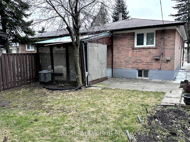 171 Sharpecroft Blvd E, House semidetached with 3 bedrooms, 2 bathrooms and 4 parking in Toronto ON | Image 23