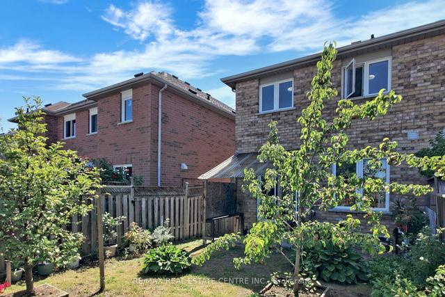 359 Oaktree Circ, House semidetached with 3 bedrooms, 3 bathrooms and 3 parking in Mississauga ON | Image 33