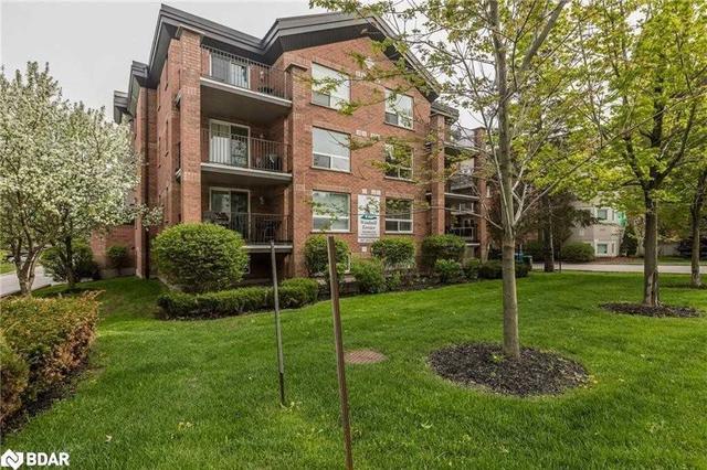 103 - 117 Edgehill Dr, Condo with 2 bedrooms, 1 bathrooms and 1 parking in Barrie ON | Image 1