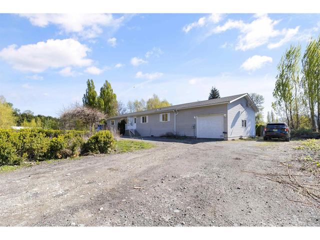 40160 South Parallel Road, House detached with 3 bedrooms, 3 bathrooms and 20 parking in Abbotsford BC | Image 1