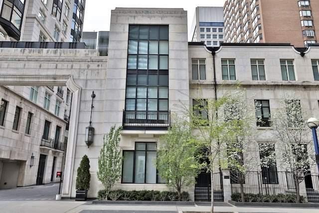 Tha - 1 St Thomas St, Townhouse with 3 bedrooms, 5 bathrooms and 2 parking in Toronto ON | Image 1