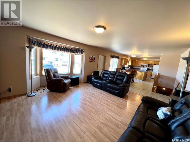 516 Brownlee Street, House detached with 5 bedrooms, 3 bathrooms and null parking in Morse SK | Image 9