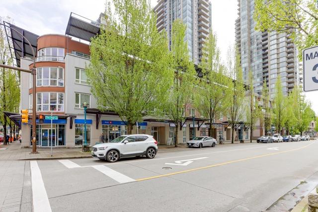 209 - 1163 The High Street, Condo with 2 bedrooms, 1 bathrooms and null parking in Coquitlam BC | Card Image