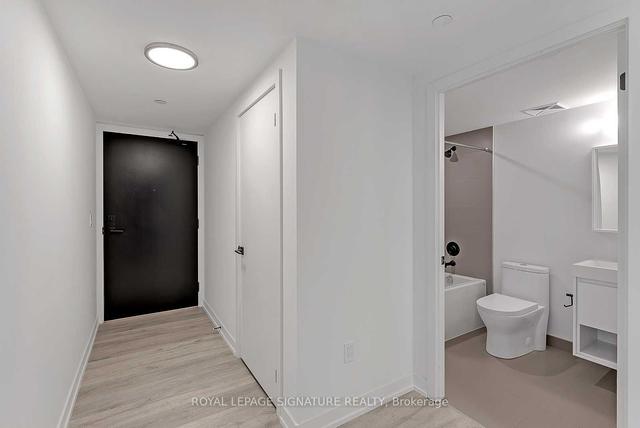 1008 - 2 Augusta Ave, Condo with 1 bedrooms, 2 bathrooms and 0 parking in Toronto ON | Image 7