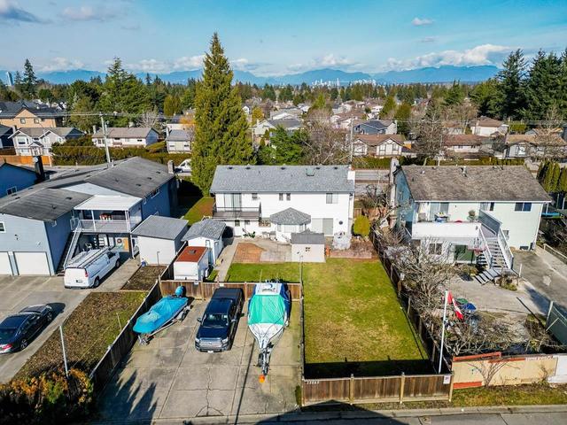 13076 64 Avenue, House detached with 5 bedrooms, 5 bathrooms and 9 parking in Surrey BC | Image 33