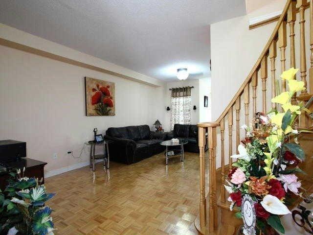 64 Rocky Point Cres, House semidetached with 3 bedrooms, 3 bathrooms and 2 parking in Brampton ON | Image 3