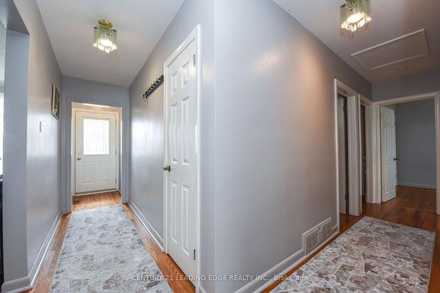 34 Paragon Rd, House detached with 3 bedrooms, 2 bathrooms and 7 parking in Toronto ON | Image 4