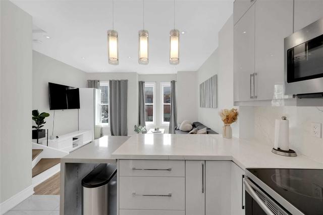 8 D'arcy St, House attached with 4 bedrooms, 3 bathrooms and 0 parking in Toronto ON | Image 17