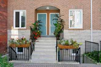 th11 - 228 St George St, Townhouse with 2 bedrooms, 1 bathrooms and 1 parking in Toronto ON | Image 3