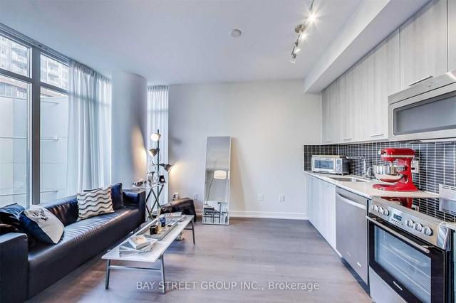 404 - 105 George St, Condo with 2 bedrooms, 2 bathrooms and 0 parking in Toronto ON | Image 4