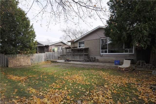 42 Samson Cres, House detached with 3 bedrooms, 2 bathrooms and 4 parking in Toronto ON | Image 4