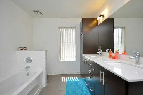 07 - 370 Square One Dr, Townhouse with 3 bedrooms, 3 bathrooms and 2 parking in Mississauga ON | Image 12