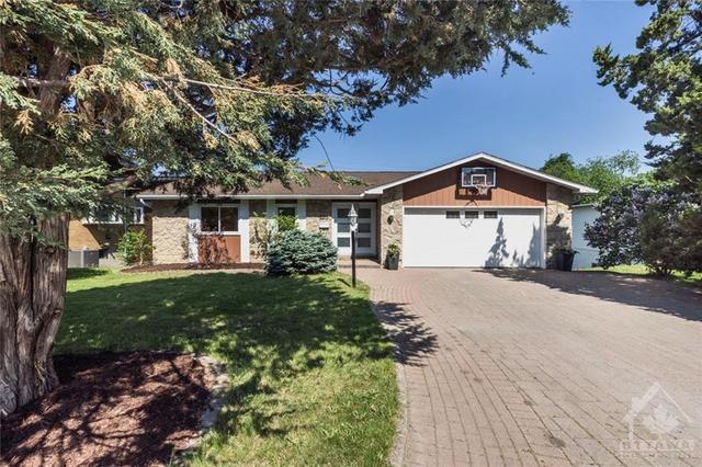 2517 Regina Street, House detached with 3 bedrooms, 3 bathrooms and 4 parking in Ottawa ON | Image 1