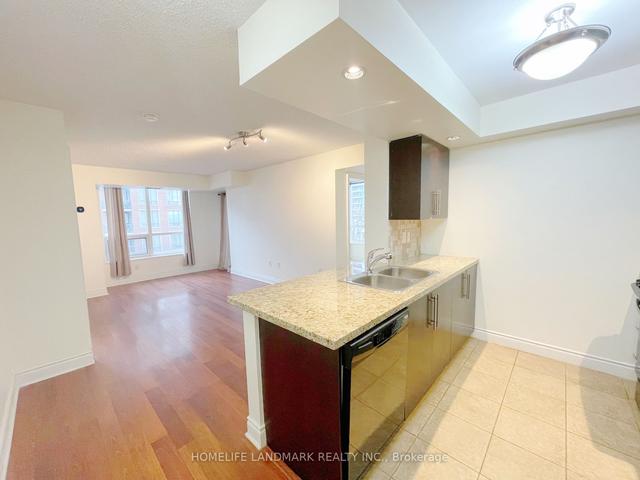 421 - 500 Doris Ave, Condo with 2 bedrooms, 2 bathrooms and 1 parking in Toronto ON | Image 12