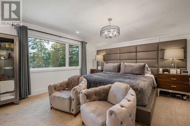 22 Varcove Place Nw, House detached with 4 bedrooms, 3 bathrooms and 4 parking in Calgary AB | Image 24
