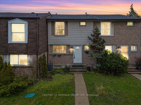 14 - 21 Courtland Ave, Townhouse with 3 bedrooms, 2 bathrooms and 1 parking in Hamilton ON | Card Image