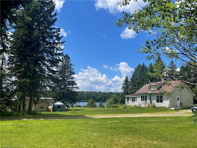 2442 Highway 520, House detached with 4 bedrooms, 2 bathrooms and 10 parking in Magnetawan ON | Image 6