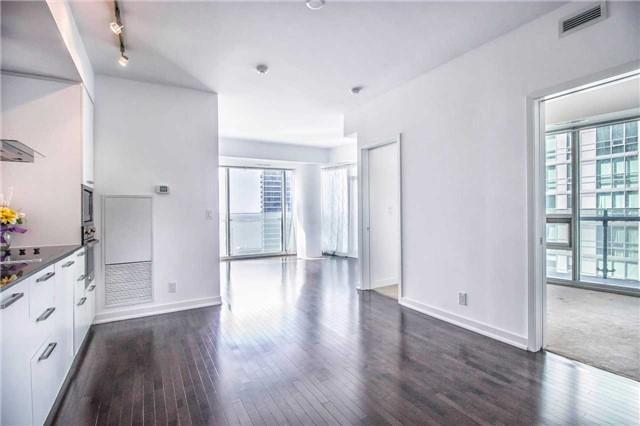 1604 - 12 York St, Condo with 3 bedrooms, 2 bathrooms and 1 parking in Toronto ON | Image 7