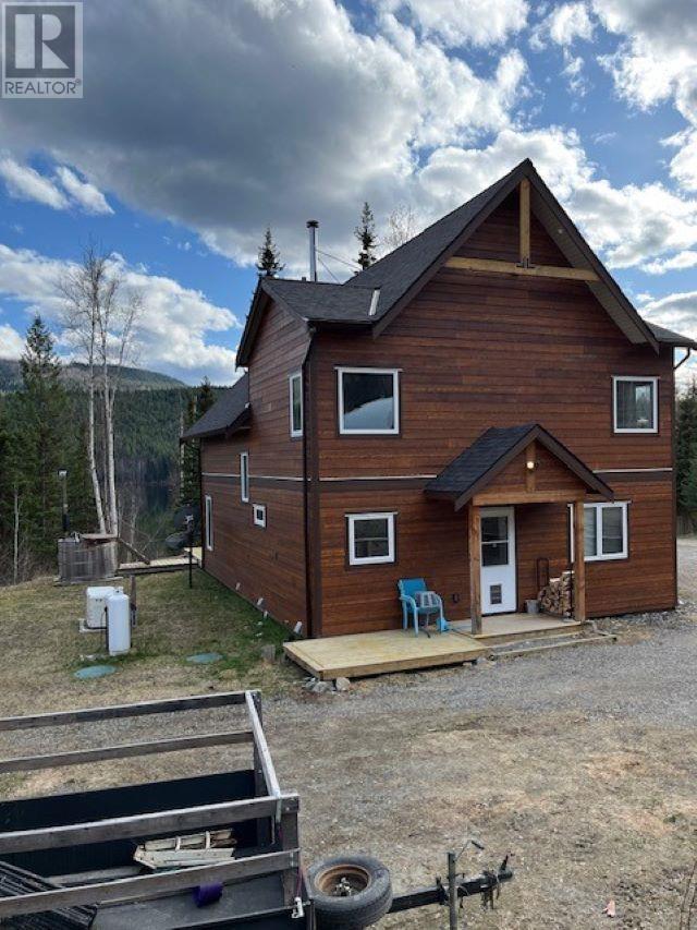 2644 Eagle Creek Road, House detached with 2 bedrooms, 2 bathrooms and null parking in Cariboo H BC | Image 2