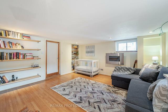 117 Eastville Ave, House detached with 3 bedrooms, 3 bathrooms and 4 parking in Toronto ON | Image 21
