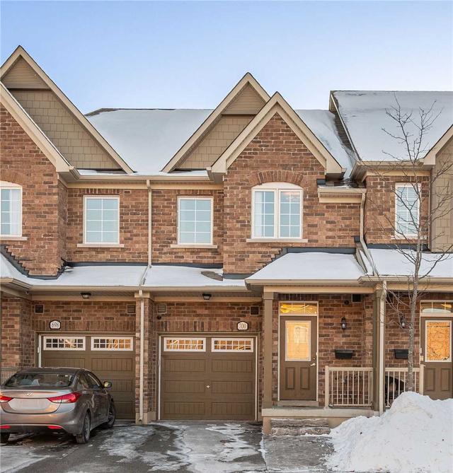 700 Wendy Culbert Cres, Townhouse with 3 bedrooms, 4 bathrooms and 1 parking in Newmarket ON | Image 1