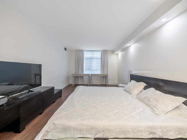 301 - 75 York Mills Rd, Condo with 2 bedrooms, 2 bathrooms and 1 parking in Toronto ON | Image 3