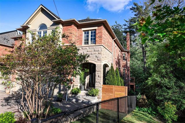 126 Westbury Crt, House attached with 4 bedrooms, 3 bathrooms and 6 parking in Richmond Hill ON | Image 1