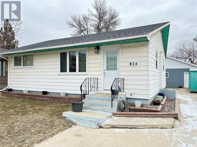 824 P Ave N, House detached with 4 bedrooms, 2 bathrooms and null parking in Saskatoon SK | Card Image