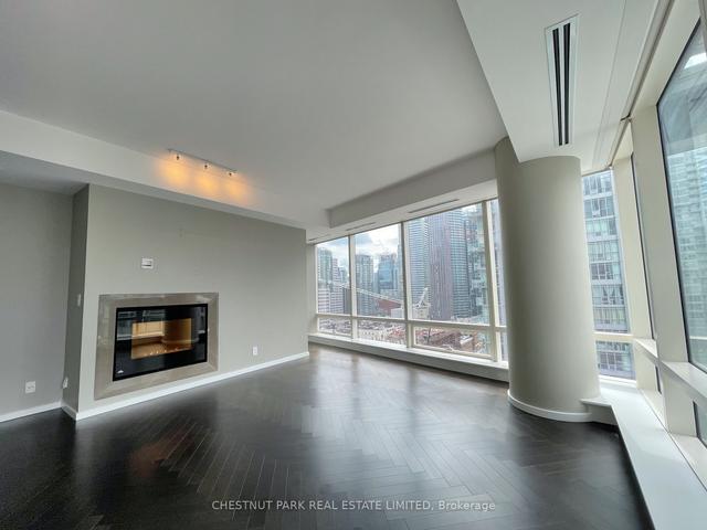 1802 - 180 University Ave, Condo with 1 bedrooms, 2 bathrooms and 11 parking in Toronto ON | Image 22