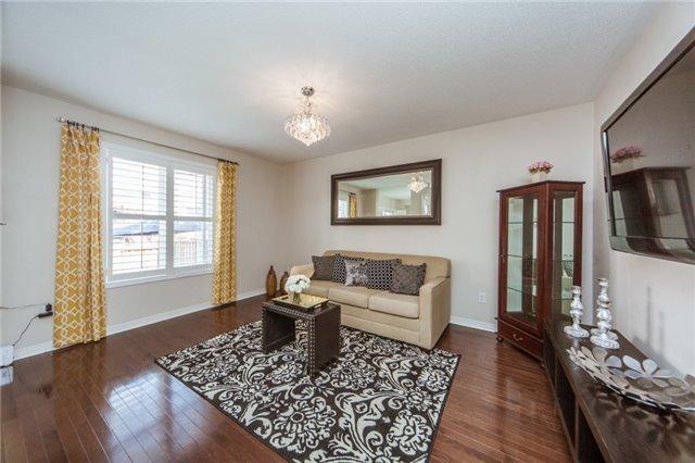 8 Todhunter Cres, House detached with 4 bedrooms, 4 bathrooms and 1 parking in Ajax ON | Image 8