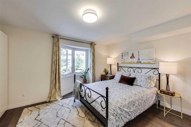 19 Sydenham St, House attached with 3 bedrooms, 3 bathrooms and 2 parking in Toronto ON | Image 29