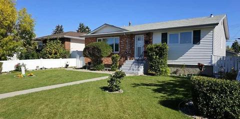 13435 110 Street, House detached with 3 bedrooms, 1 bathrooms and 2 parking in Edmonton AB | Card Image