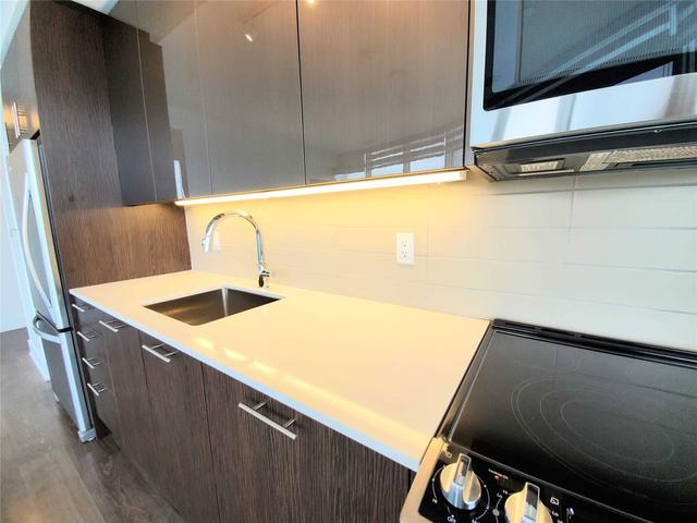 2402 - 403 Church St, Condo with 2 bedrooms, 2 bathrooms and 1 parking in Toronto ON | Image 2