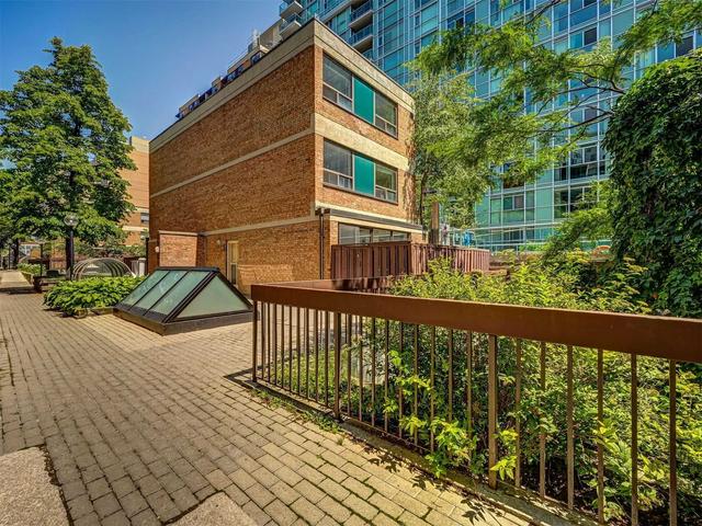 th8 - 89 Mccaul St, Townhouse with 4 bedrooms, 3 bathrooms and 0 parking in Toronto ON | Image 23