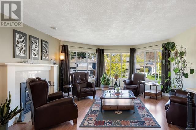 1292 Layritz Pl, House detached with 4 bedrooms, 4 bathrooms and 2 parking in Saanich BC | Image 7