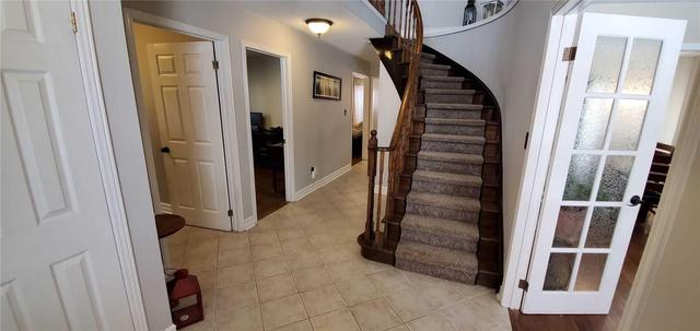 81 Porritt St, House detached with 4 bedrooms, 4 bathrooms and 4 parking in Barrie ON | Image 2