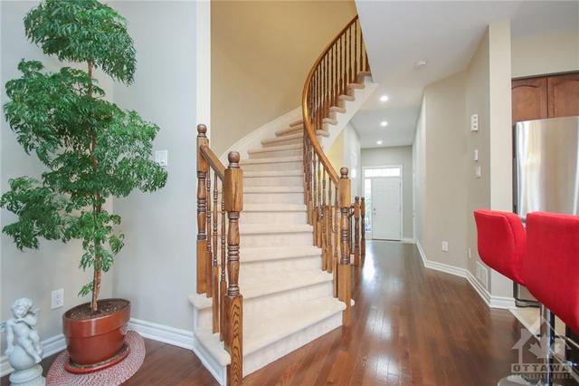 213 Butterfly Walk, Townhouse with 3 bedrooms, 2 bathrooms and 3 parking in Ottawa ON | Image 14